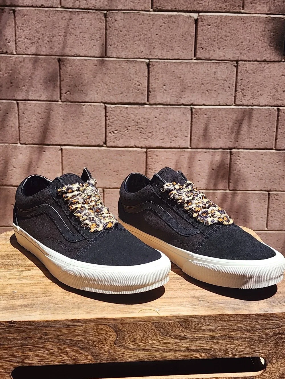 Vans Men's Black Old Skool Sneakers with Leopard Fur Laces Size 9.5